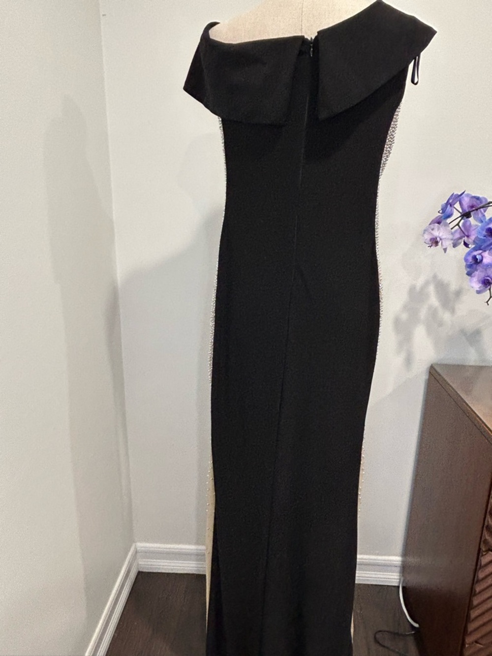 XSCAPE - Crystal Mesh Detail One-Shoulder Sheath Detail Gown Size 12 - Picture 6 of 16
